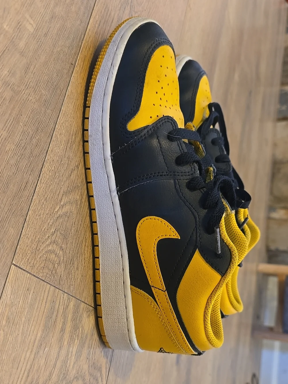 Nike Men’s Low-Top Sneakers in Black & Yellow